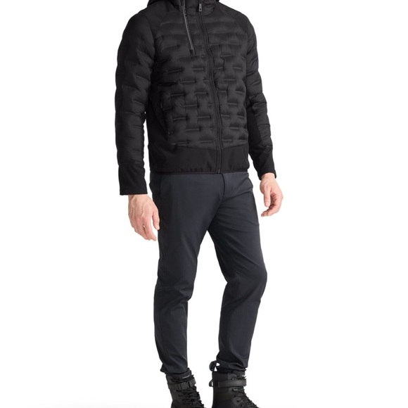 TUMI Men's Navy Quilted Lightweight Puffer Jacket - Size X-Large - 1527501041 - Picture 3 of 16